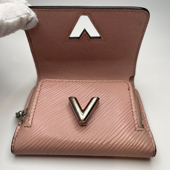LOUIS VUITTON Twist Rose Ballerine Epi Leather Compact Wallet - Preowned - Picture 5 of 15